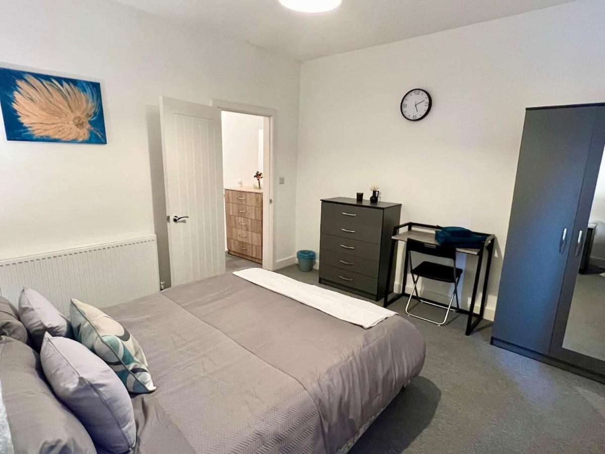 4 Bedroom Terrace House Wellingborough Exterior foto