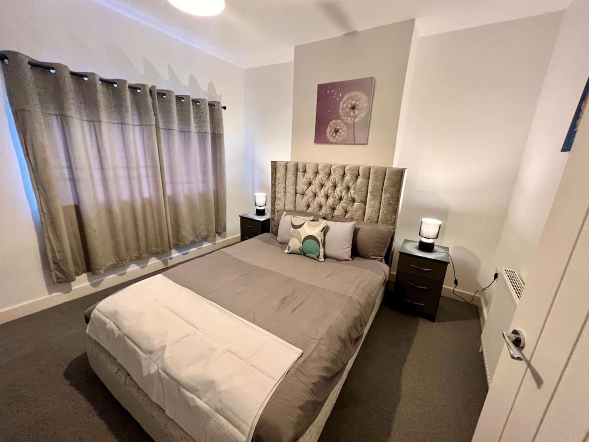 4 Bedroom Terrace House Wellingborough Exterior foto
